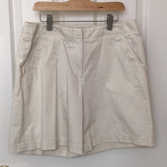 Tommy Bahama Pants - Tommy Bahama cream shorts size 10